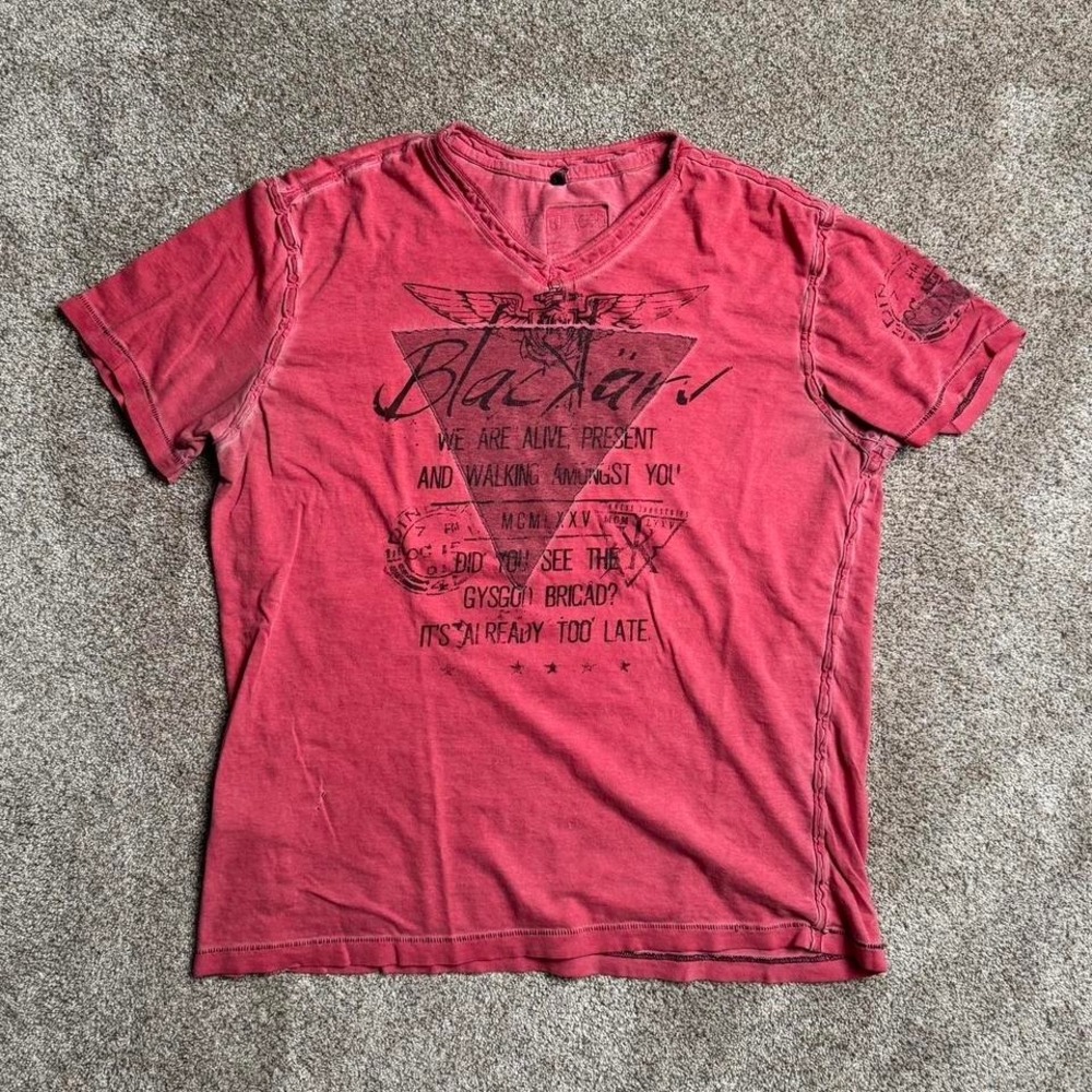 RED BLACK KARV FADED SINGLE STITCH GRAPHIC TEE
